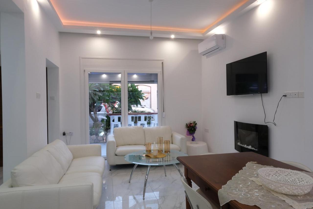 Ferienwohnung Luxury Fani House Next To Harbor Area With Jacuzzi Paphos Exterior foto
